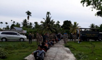 Puluhan remaja yang terjaring dalam razia balapan liar di amankan petugas gabungan dari Polsek Nibong, Wilatul Hisbah dan Satpol PP Aceh Utara, : Foto : Ist